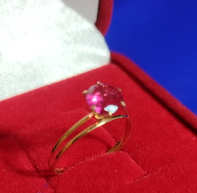 Anel Solitário Vermelho Zircônia 5 mm Ouro 18 Kilates 1.10 Grmaas