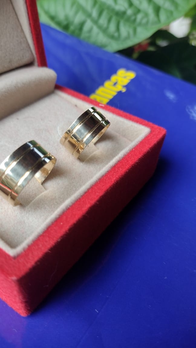 Par Alianças Casamento Ouro 18 Kilates 10 Gramas 8 mm Maciço