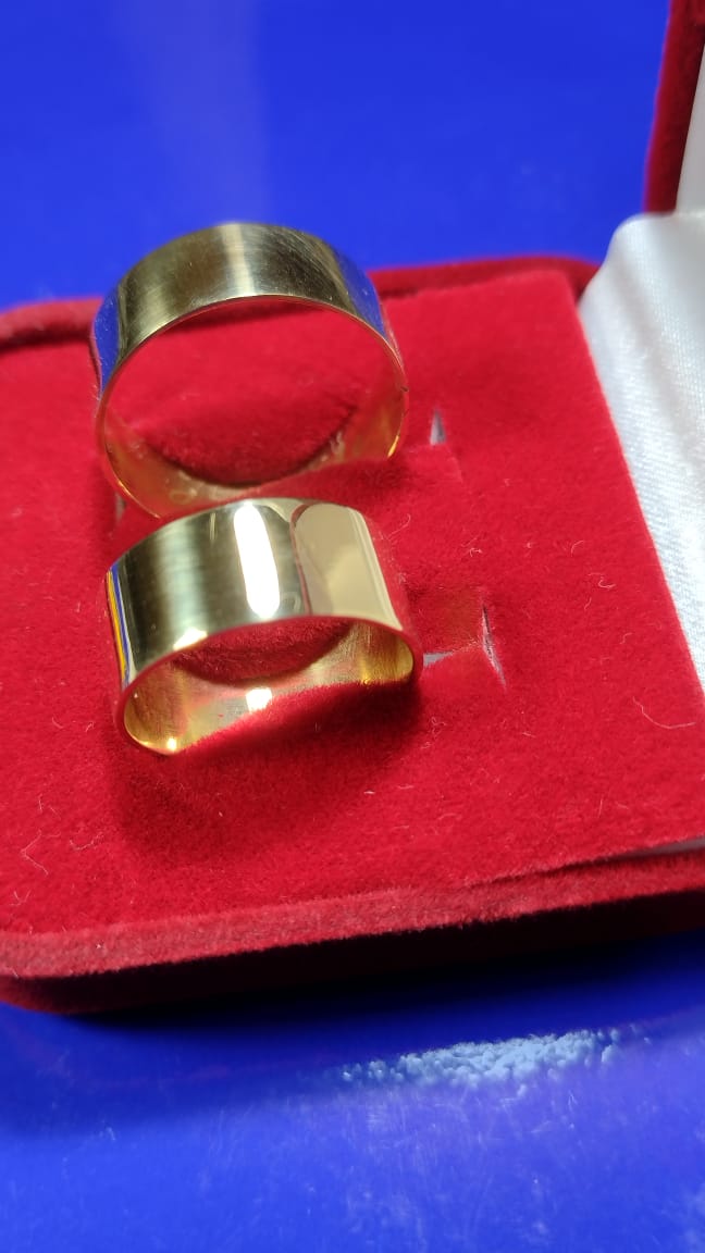 Alianças Noivado Casamento  Retas Lisas Larga Ouro 18 Kilates Alianças Brilhosas 8 Gramas 7 mm