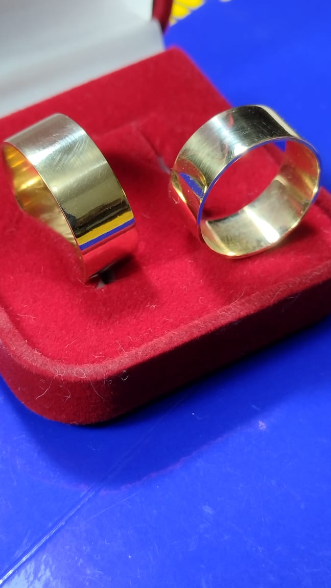 Alianças Noivado Casamento  Retas Lisas Larga Ouro 18 Kilates Alianças Brilhosas 8 Gramas 7 mm